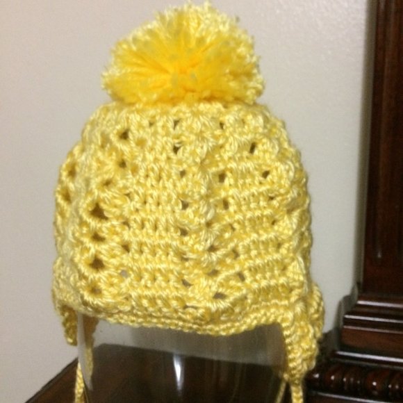 Brand New Handmade Crochet Baby Beanie with Pom Pom & Ear Flaps 3-6 Months - Picture 2 of 8
